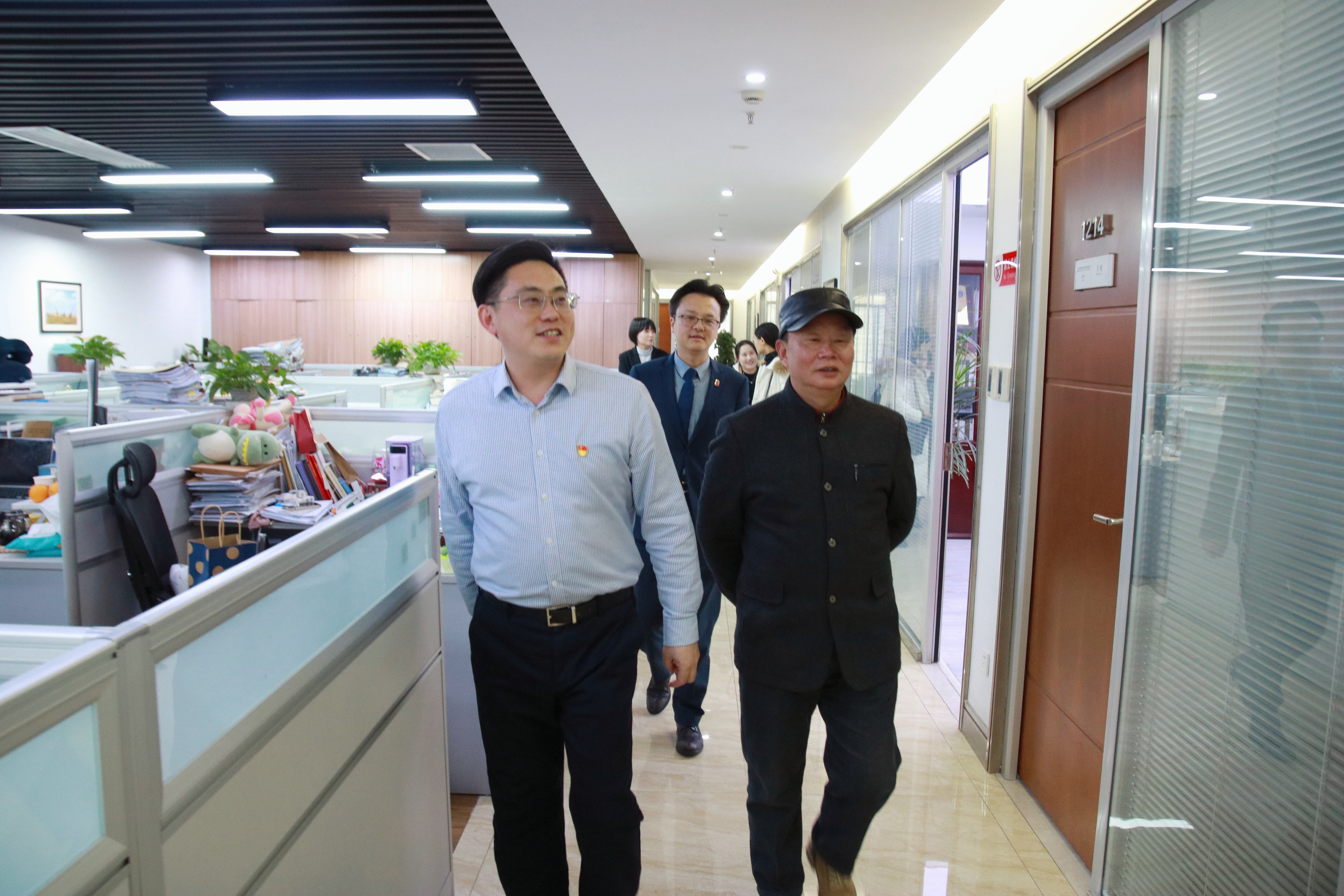 參觀律所辦公區域.jpg