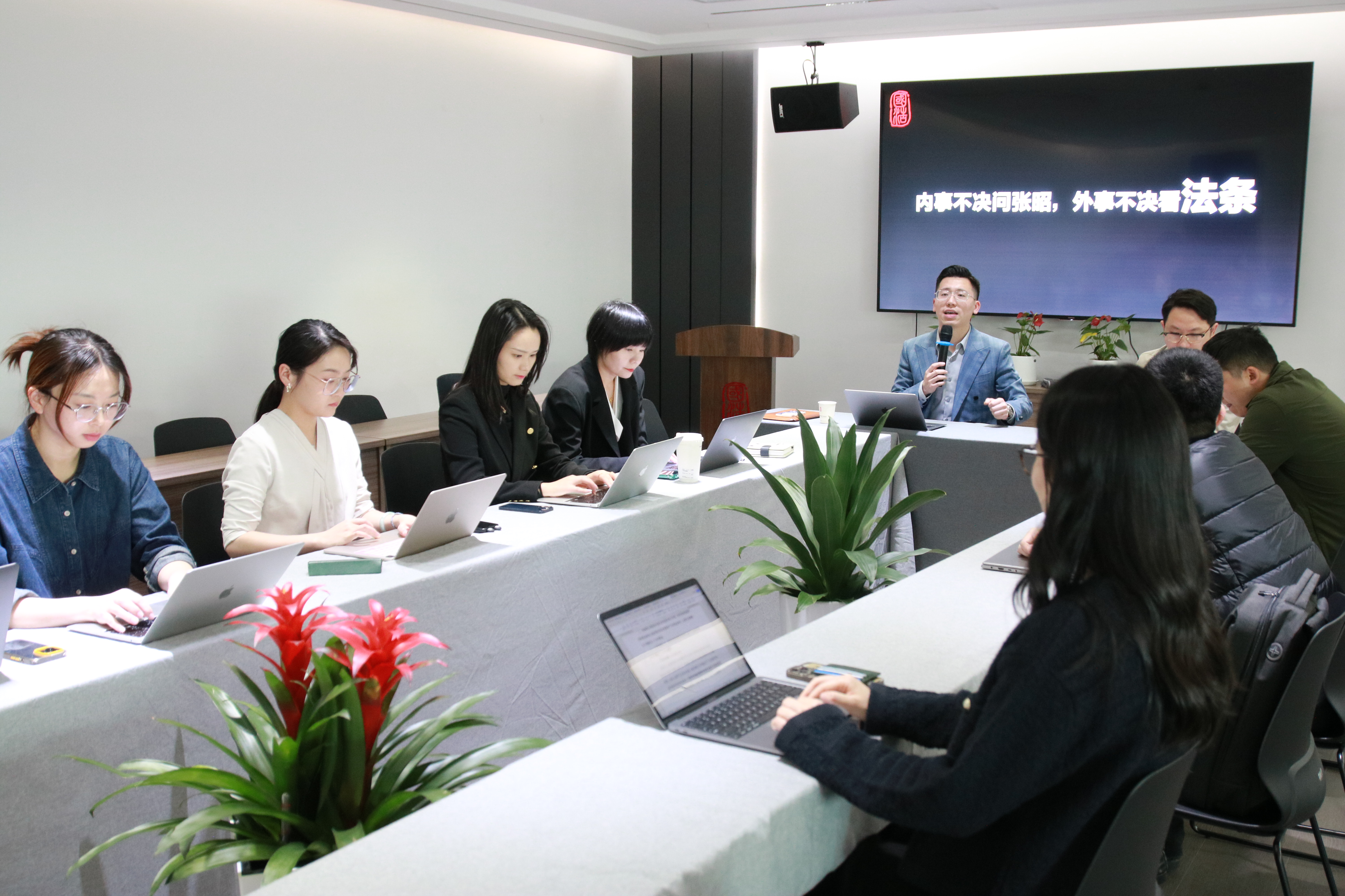 講座側面.jpg